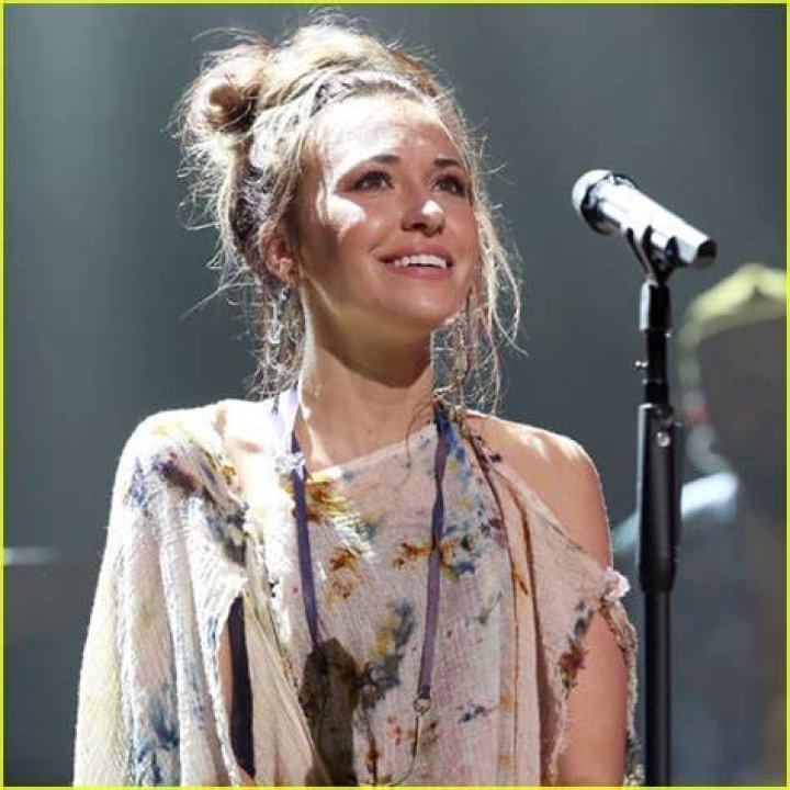 Lauren Daigle Age, Net Worth, Sun Sign, Boyfriend, Husband, Family and