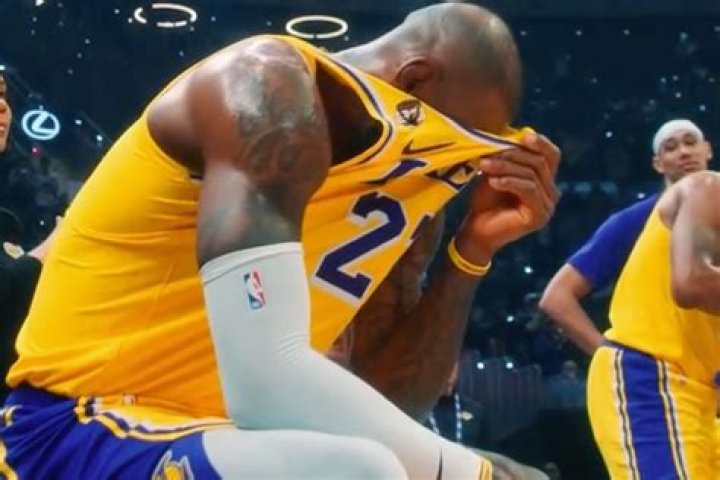 LeBron James Pays Tribute to His Wife Savannah Brinson and Mom Gloria