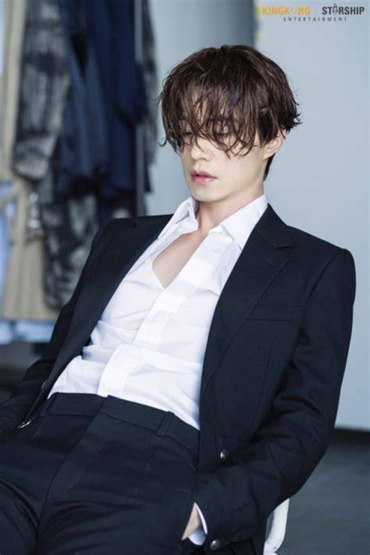 Lee Dongwook Biography Facts, Childhood, Family Life & Achievements