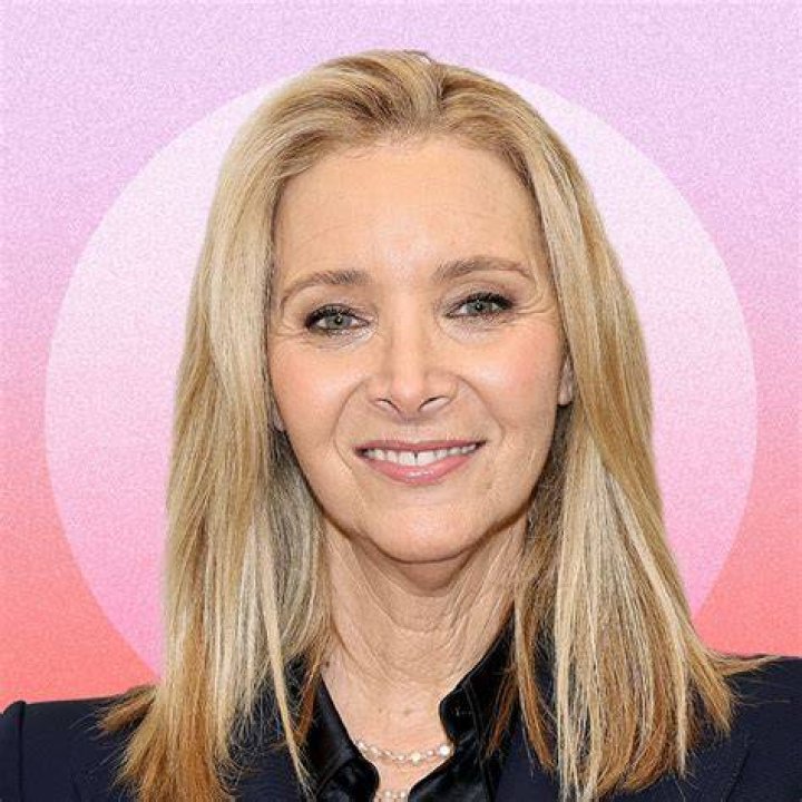 Lisa Kudrow Is a Proud Mom at Her Son Julian&rsquo;s College Graduation