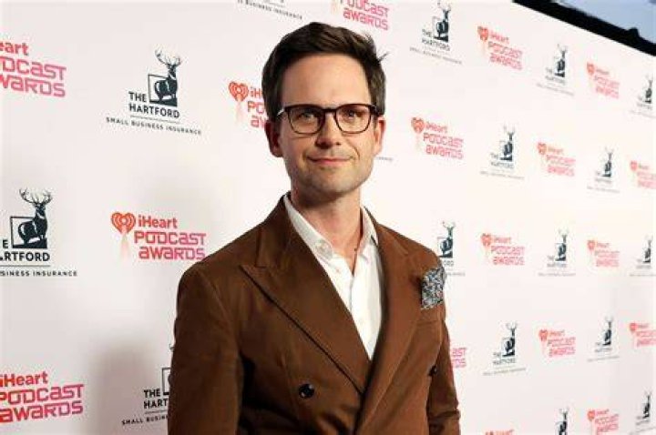 ‘Suits’ Star Patrick J. Adams, ‘Pretty Little Liars’ Actress Troian
