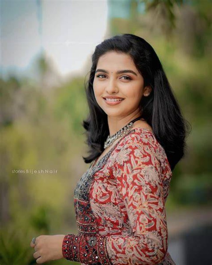 Mamitha Baiju Photos Latest HD Images, Pictures, Stills & Pics FilmiBeat