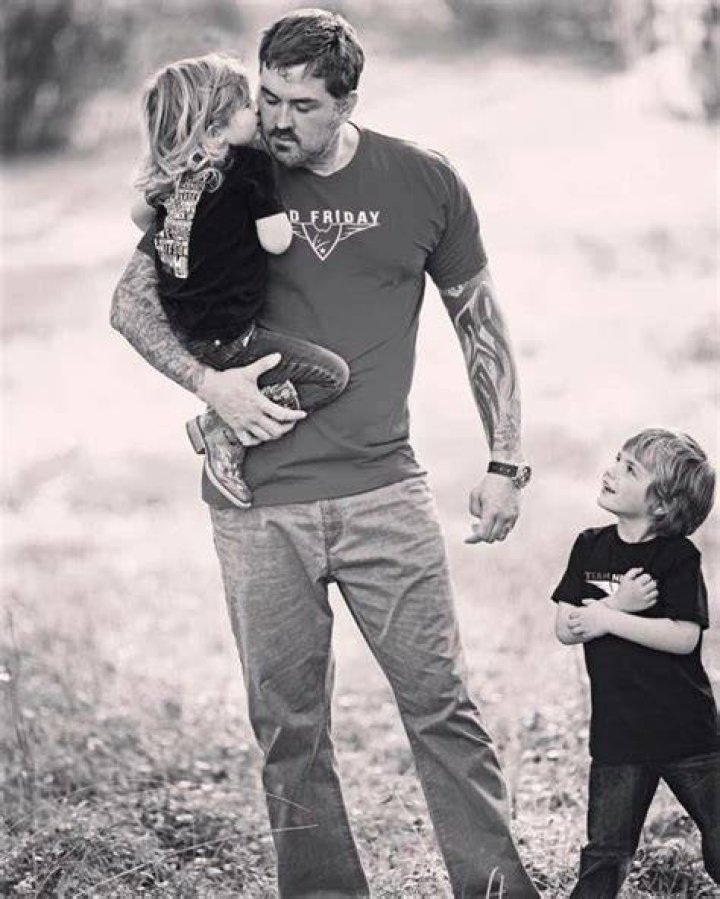 Marcus Luttrell Height, Age, Wife, Family, Biography & More » StarsUnfolded