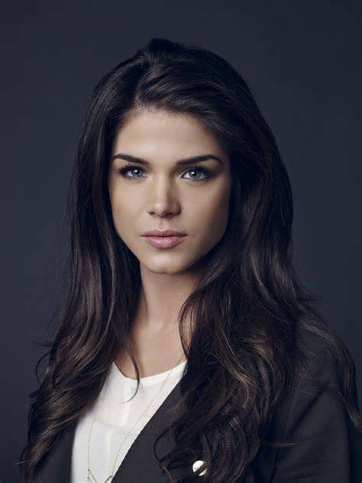 Marie Avgeropoulos Biography, Height & Life Story Super Stars Bio