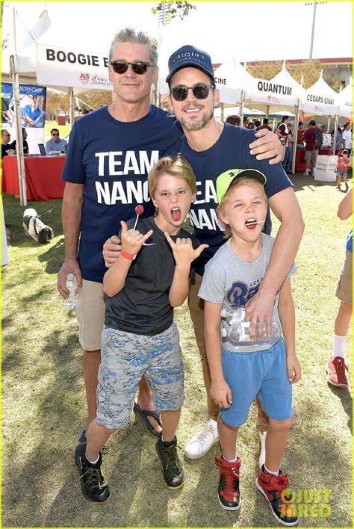 Matt Bomer Shares New Family Photo Featuring His Three Kids! Photo