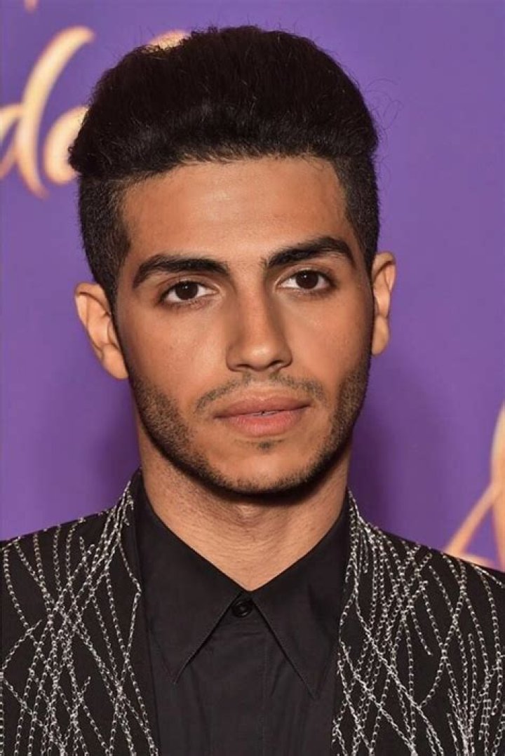 Mena Massoud &mdash; Biografi Aktor, Film, Penghargaan & Fakta