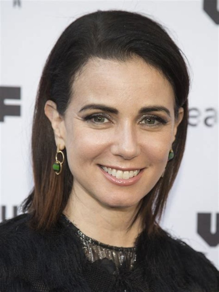 Mia Kirshner photo 77 of 117 pics, wallpaper photo 81522 ThePlace2