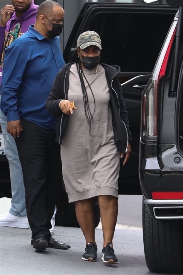 MONICA BRAITHWAITE Leaves a Medical Building in Los Angeles 04/13/2021