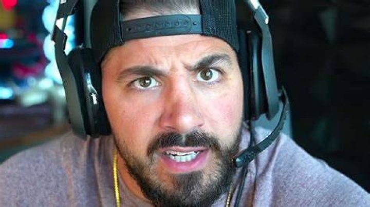 NICKMERCS &ldquo;stands by&rdquo; controversial Pride tweet in return to streaming