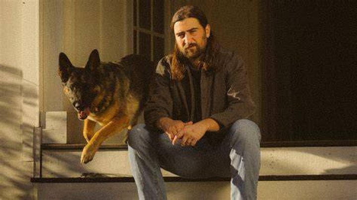 Noah Kahan shares single 'Pride,' featuring mxmtoon