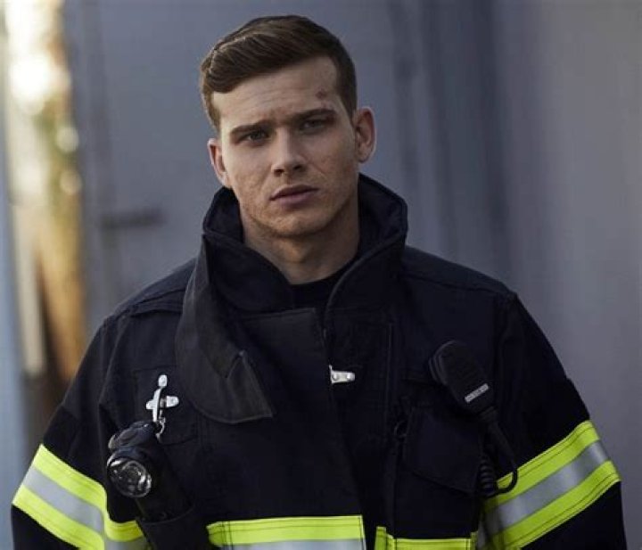 Oliver Stark Bio, Affair, Married, Net Worth, Ethnicity, Age, Height