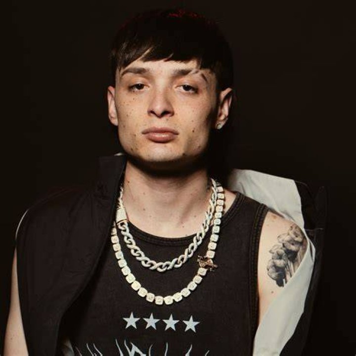 Peso Pluma (Singer) Age, Wiki, Real Name, Concerts, Photos, Family