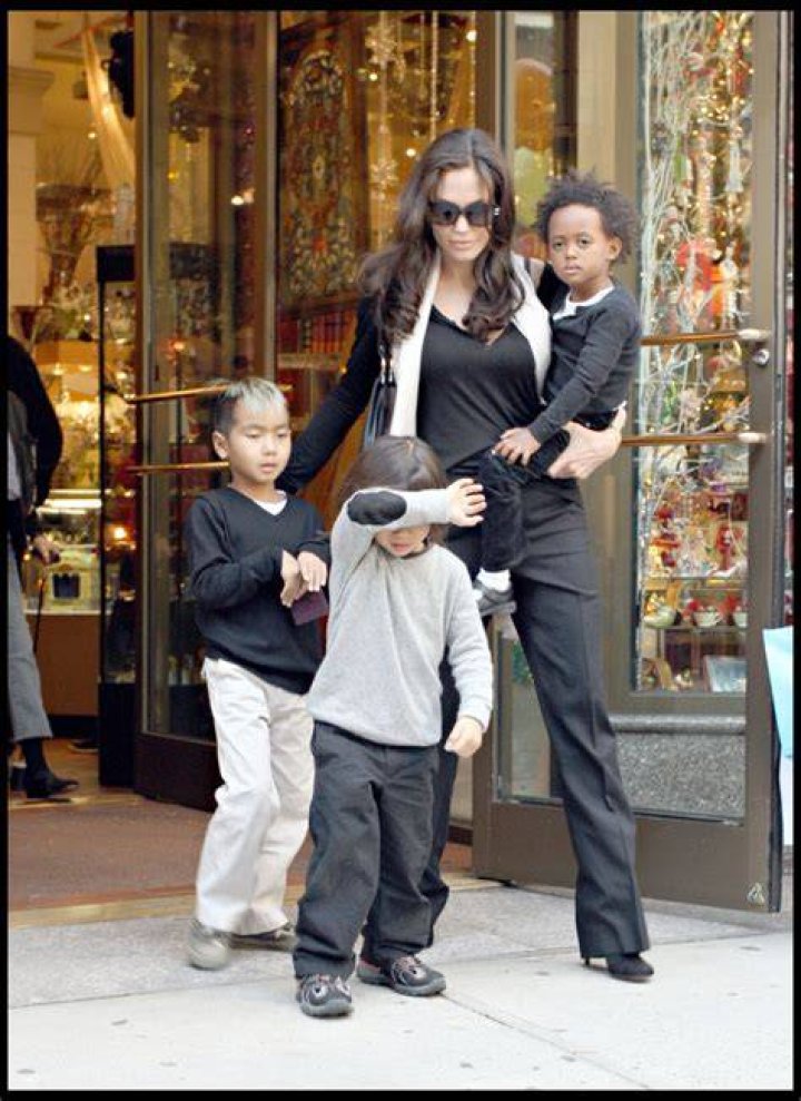 Photo Angelina Jolie et ses enfants Shiloh JoliePitt , Zahara