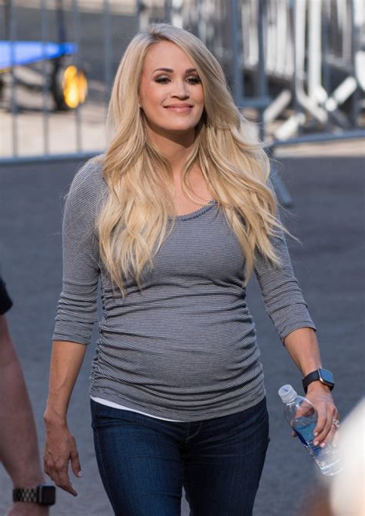 Pregnant Carrie Underwood on 2014 American Country Countdown Awards
