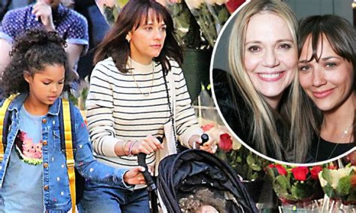 Rashida Jones Kid With Her Boyfriend Ezra Koenig Family Tree