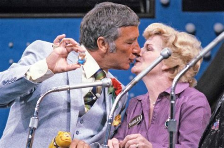 Richard Dawson, Kissing Host of ‘Family Feud,’ Dies at 79 The New