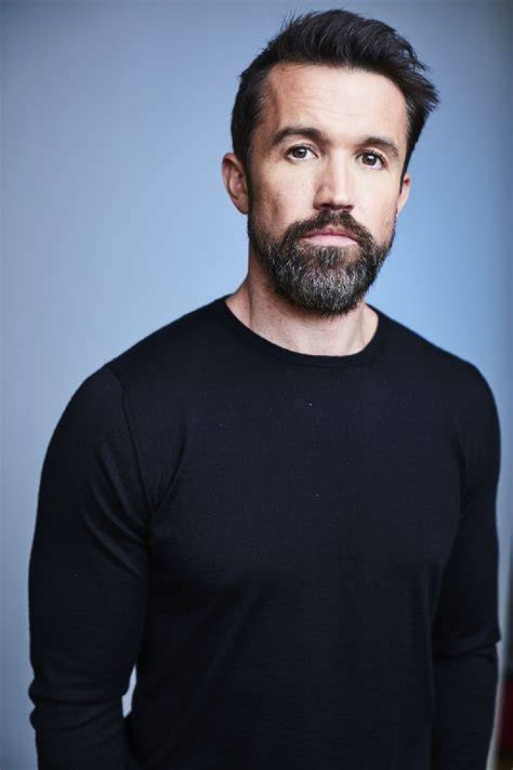 Rob McElhenney posed for a photo with his adorable son. Gwen Stefani