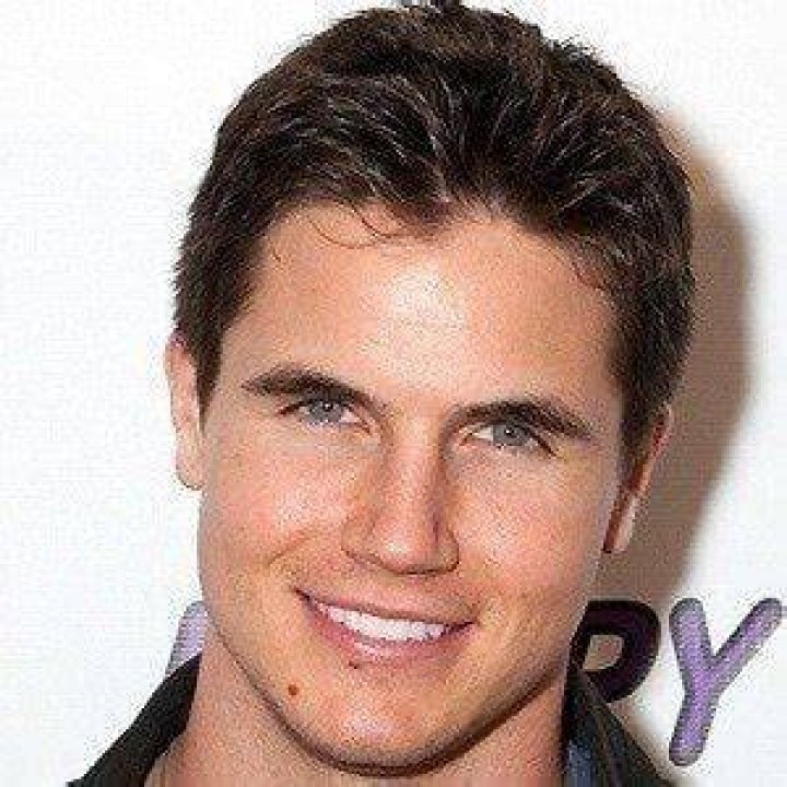 Robbie Amell Movies, Bio and Lists on MUBI