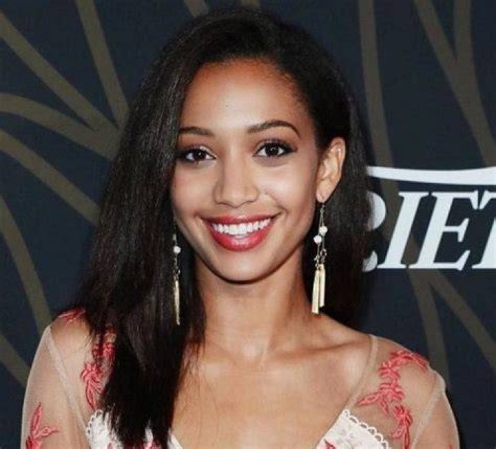 Samantha Logan Biography, Height & Life Story Super Stars Bio