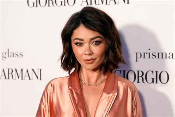 Sarah Hyland unveils scars from her 16 surgeries