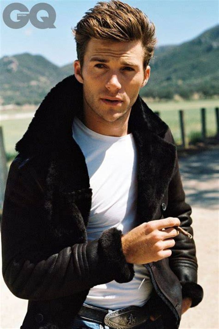 Scott Eastwood Cozies Up to Model Brittany Brousseau E! Online AU