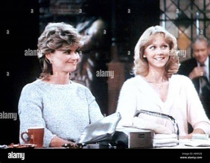 Shelley Long and Markie Post in Cheers (1982) 70s Music, Retro Music