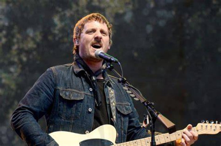 Sturgill Simpson performs 'Breakers Roar' and talks John Prine on 'Colbert'