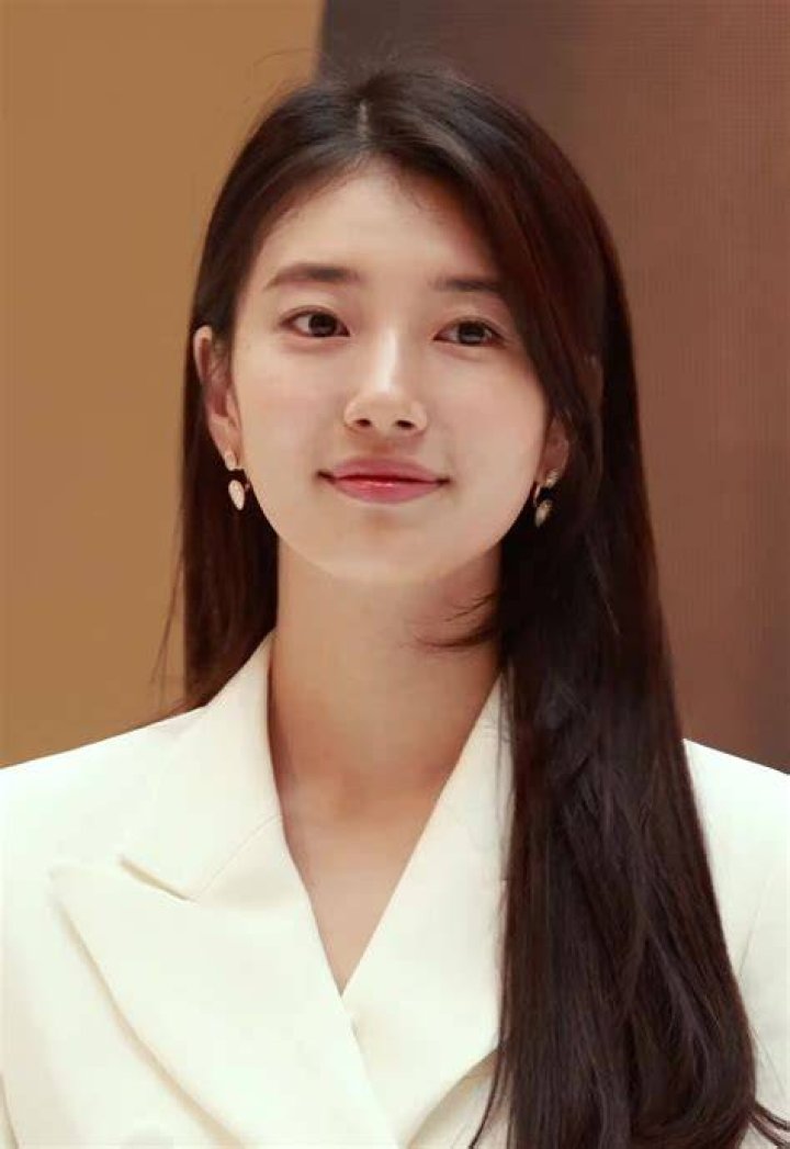Suzy and the "Lees" Who Were Involved in Her Dating Life KpopStarz