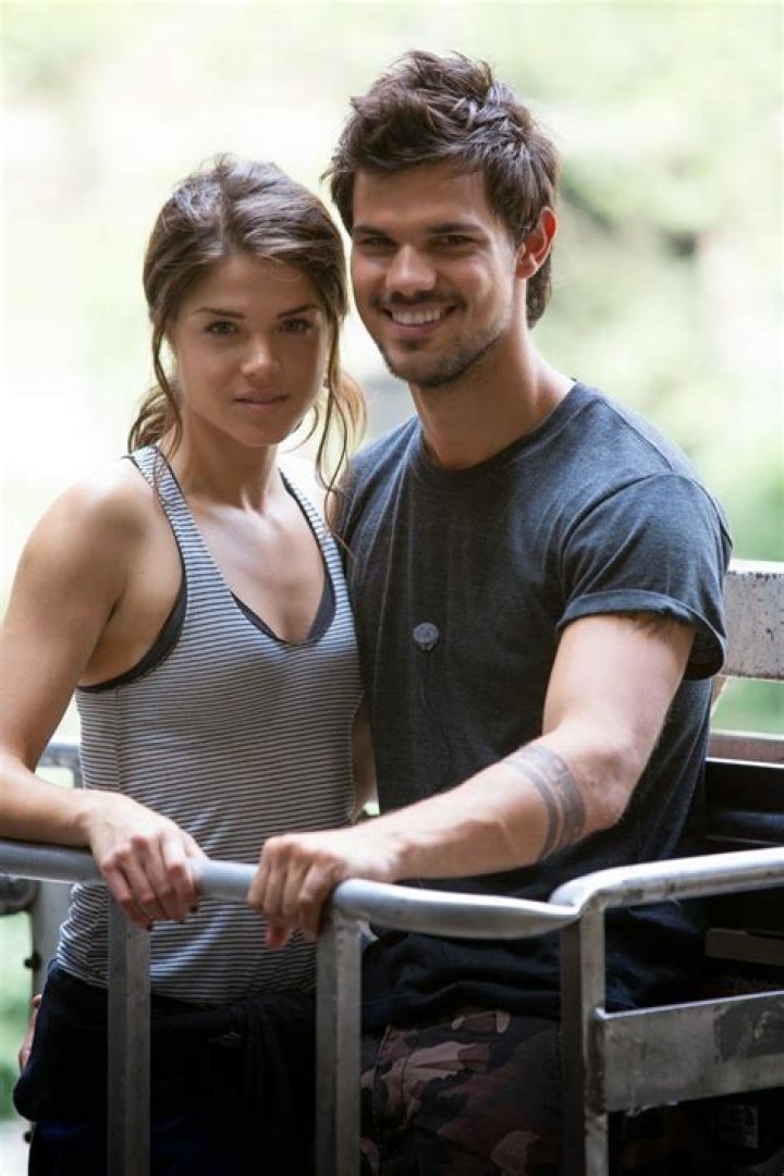 Taylor Lautner and Marie Avgeropoulos Mirror Online