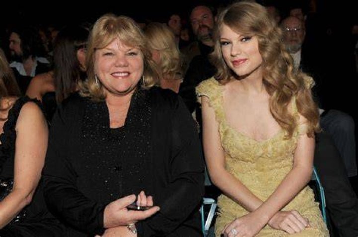 Taylor Swift reveals mom was diagnosed with cancer ABC7 New York