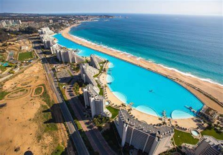 The biggest pool in the world!