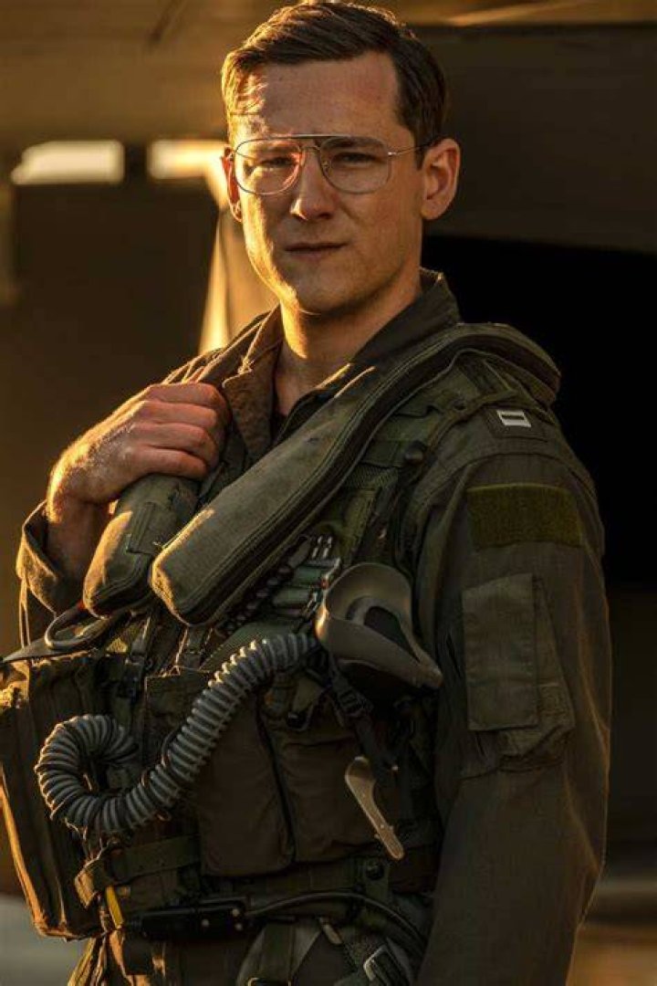 Top Gun Maverick’s Lewis Pullman Flaunts PDA with Girlfriend Rainey