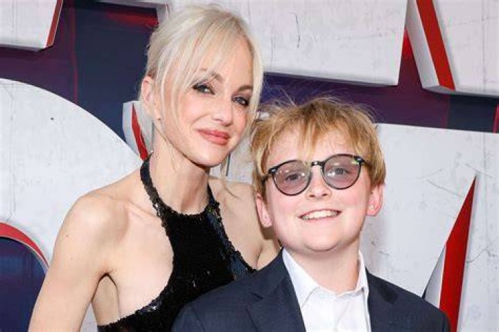 Unveiling The Courage And Resilience Of Anna Faris' Son And Congenital Heart Defects